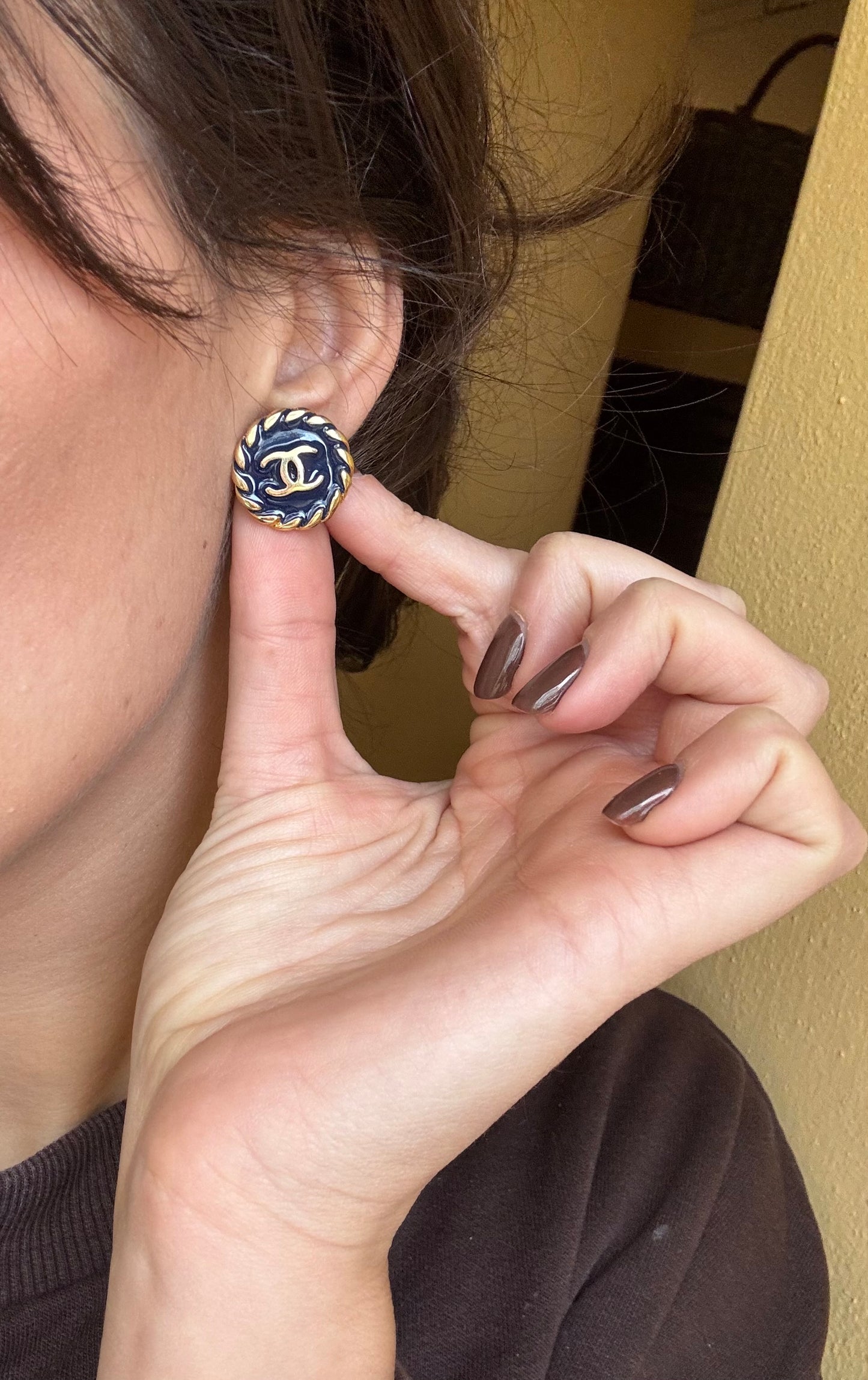 Orecchini con bottoni Chanel