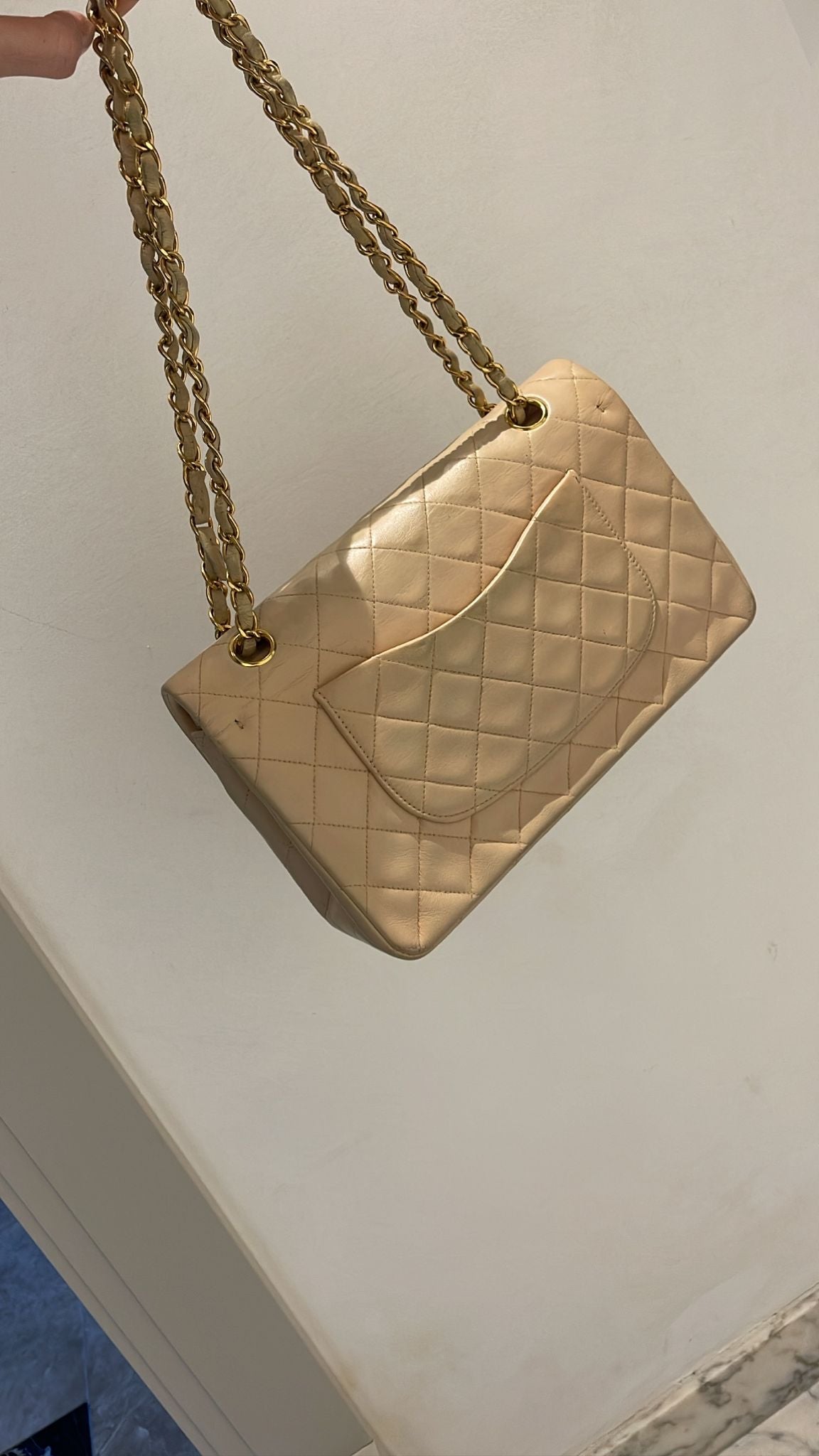 Chanel media in agnello beige.
Misura 25 cm