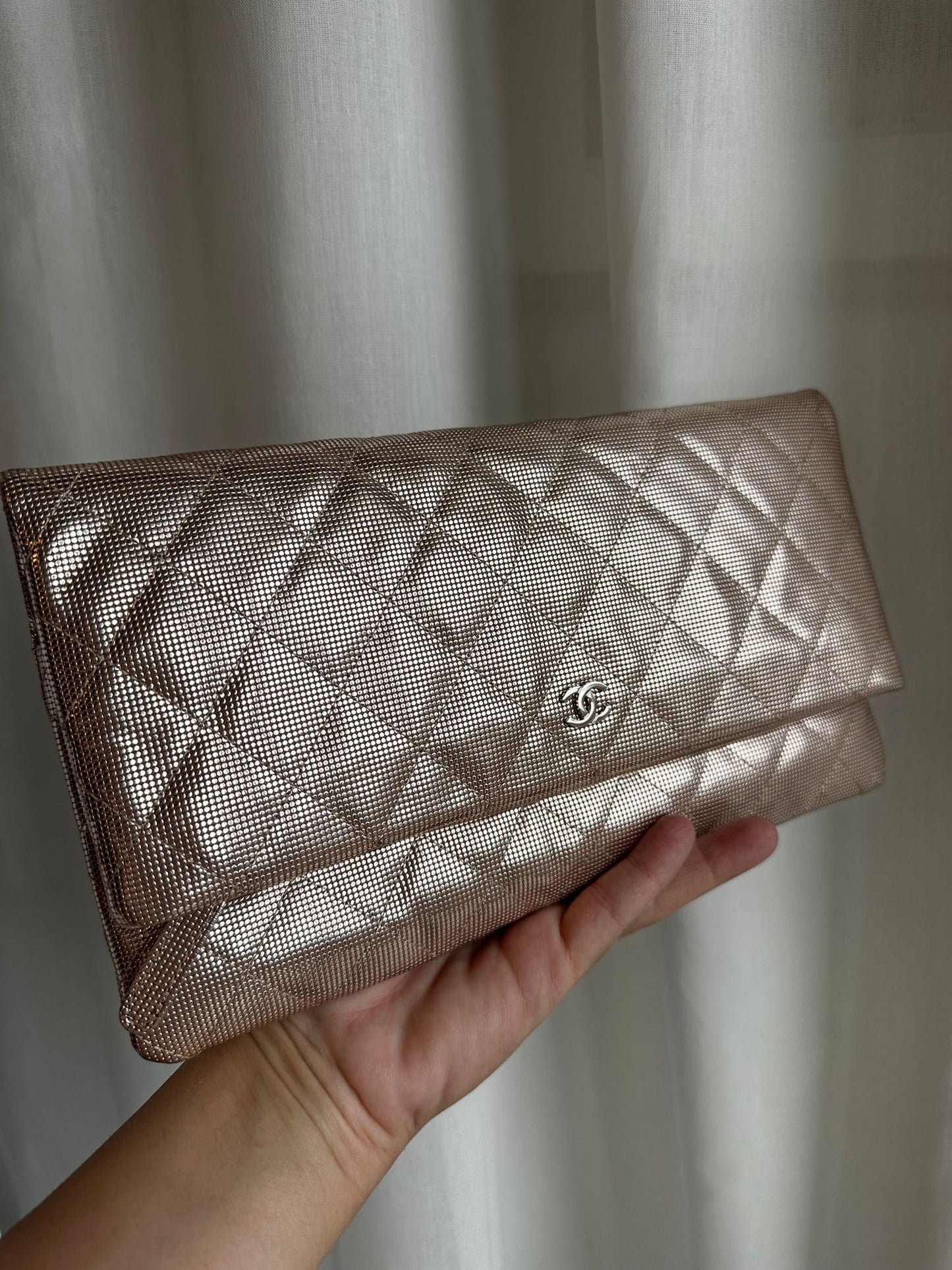 Timeless Chanel Pochette gold rose.