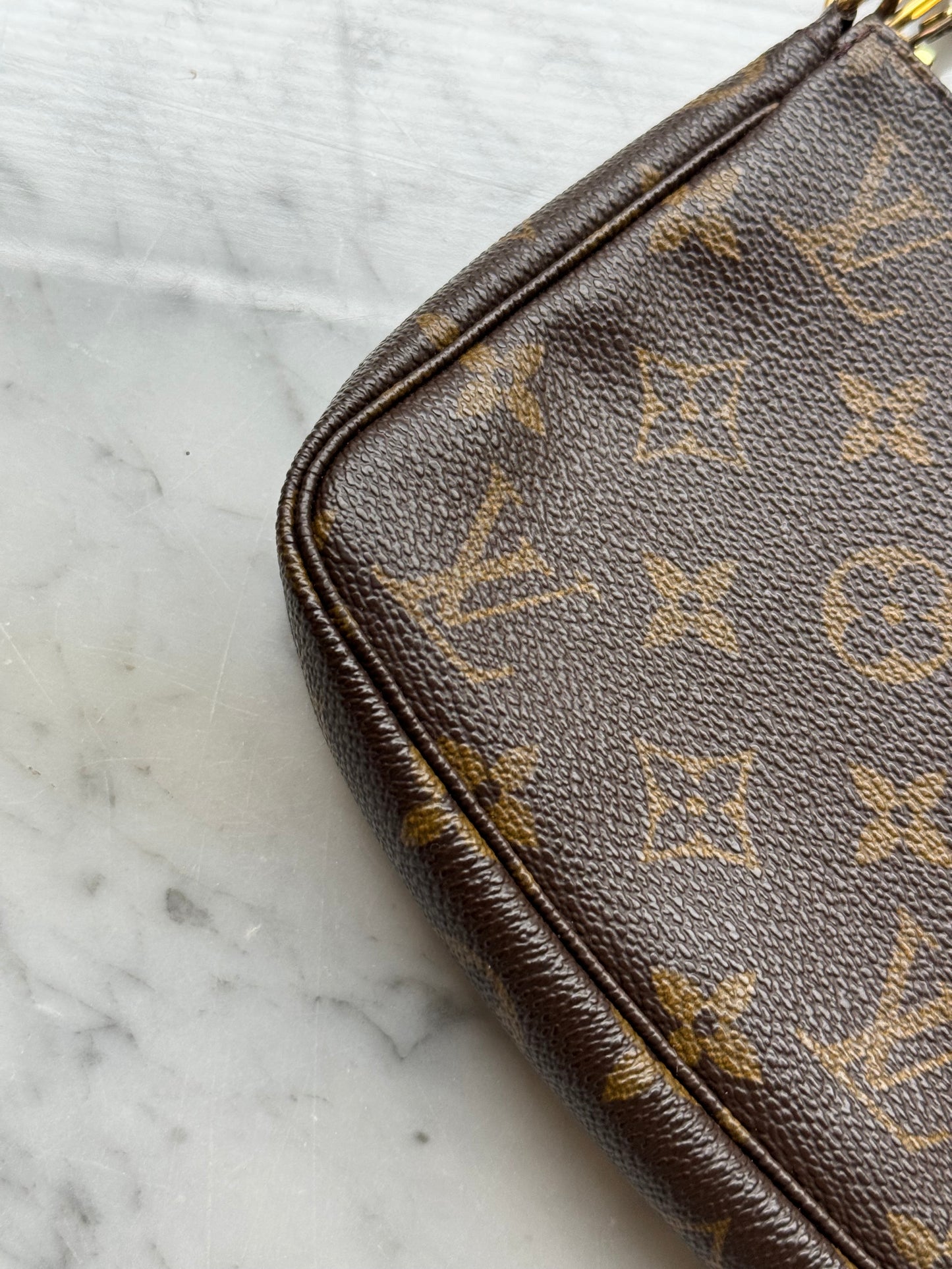 Pochette Louis Vuitton accessoire