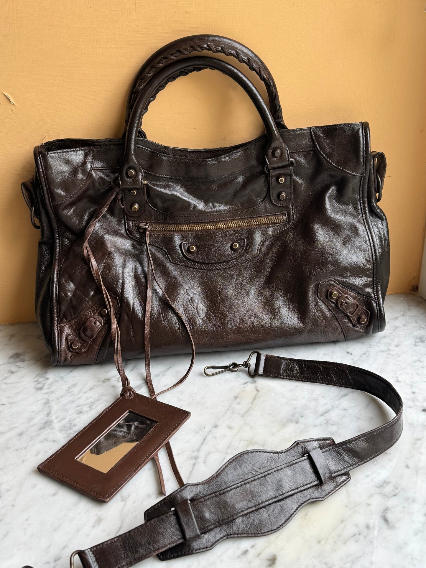 Balenciaga City cioccolato