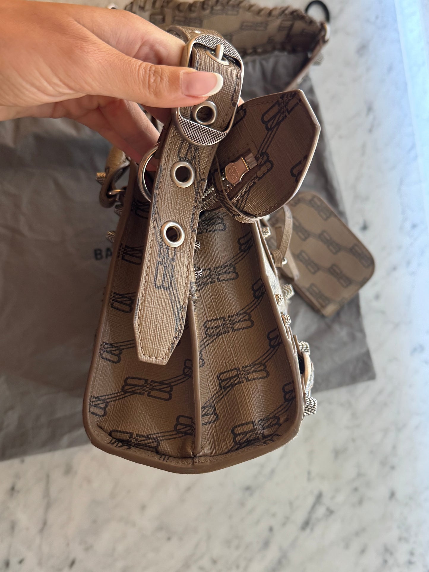 Neo cagole Balenciaga
