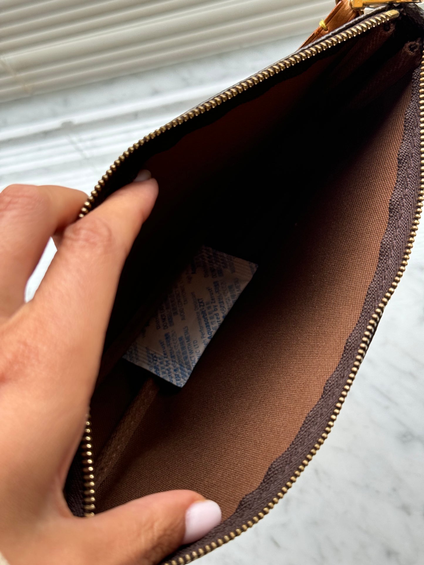 Pochette Louis Vuitton accessoire