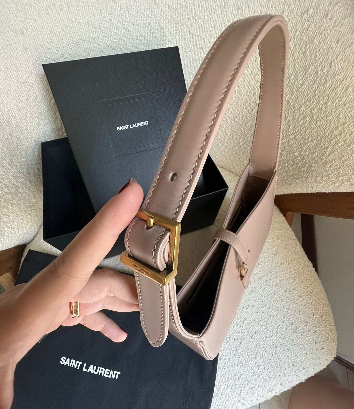 Saint Laurent Le 5 À 7 colore Rosy sand.