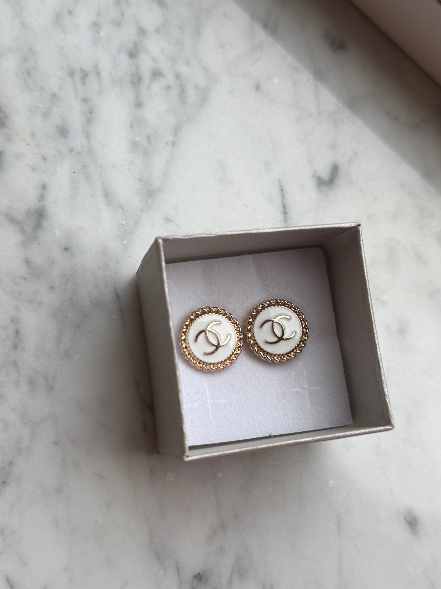 Orecchini bottone Chanel
