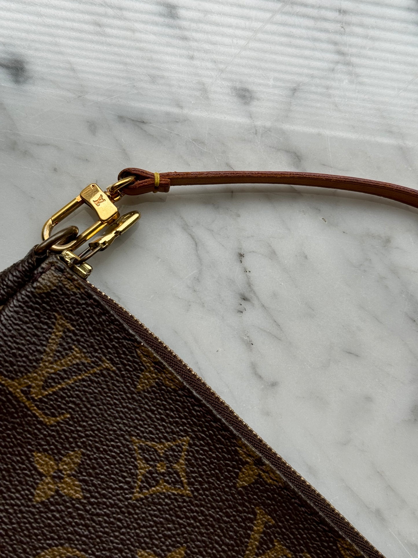 Pochette Louis Vuitton accessoire