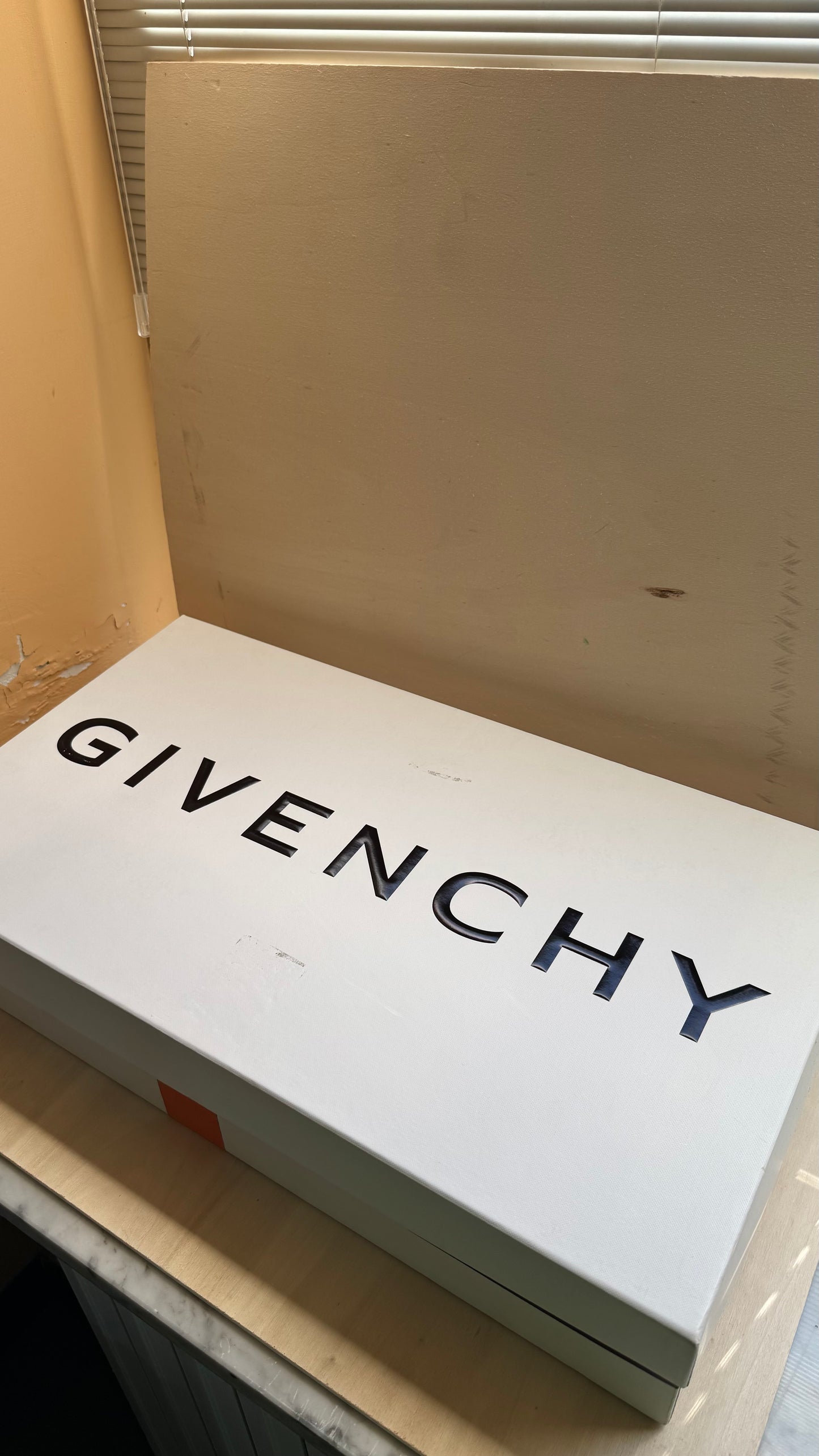 Shark Givenchy 37,5