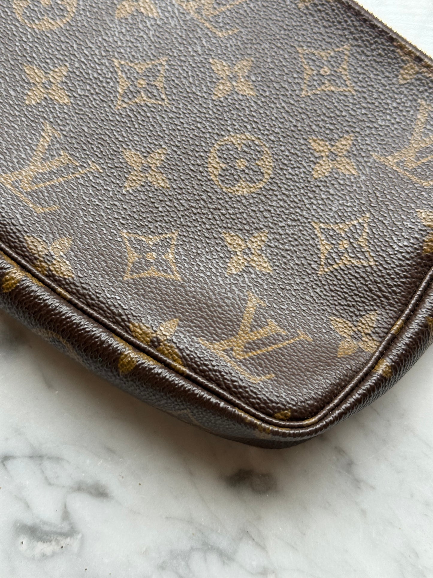 Pochette Louis Vuitton accessoire