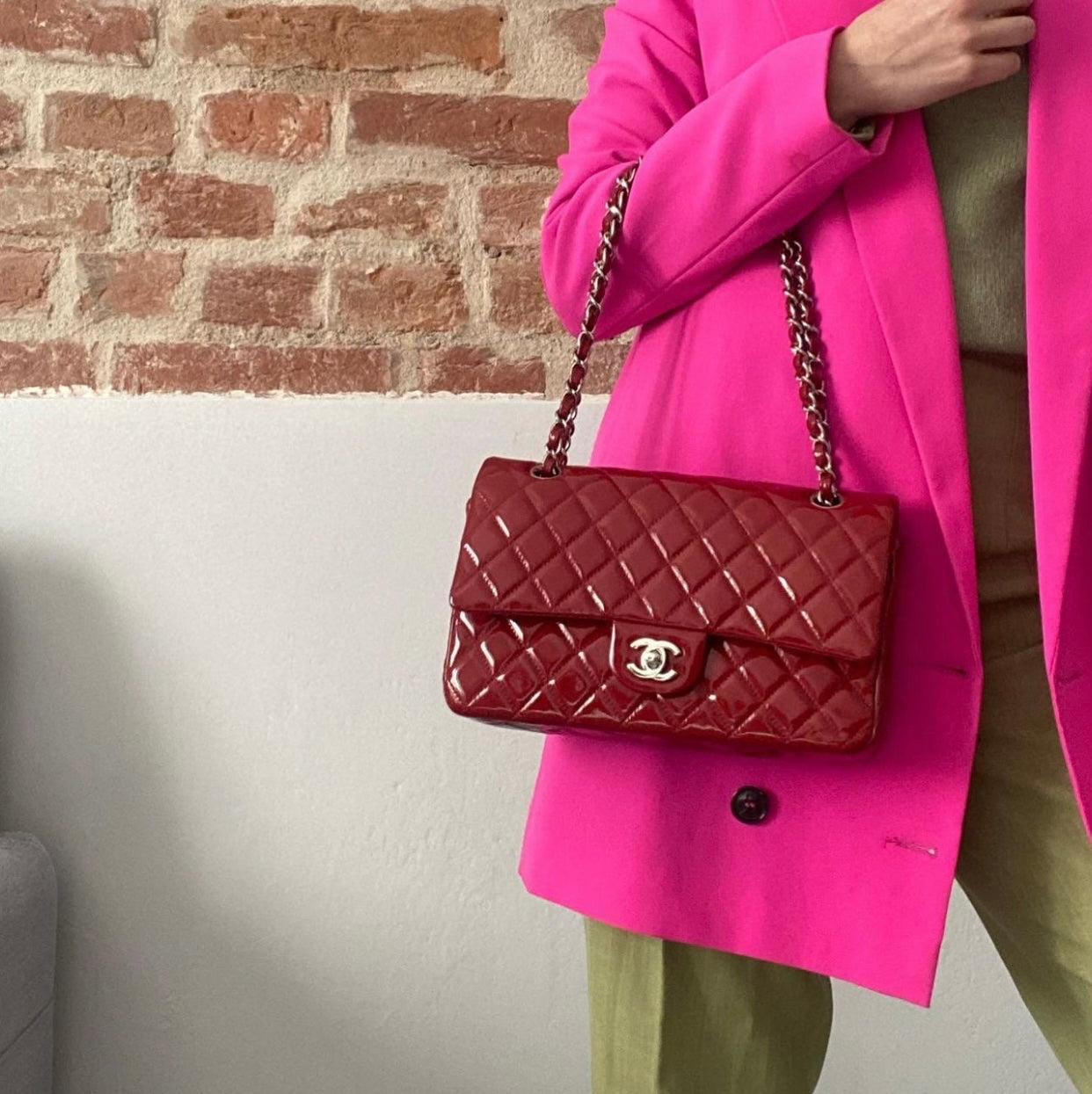 Chanel classic rossa in patent misura media