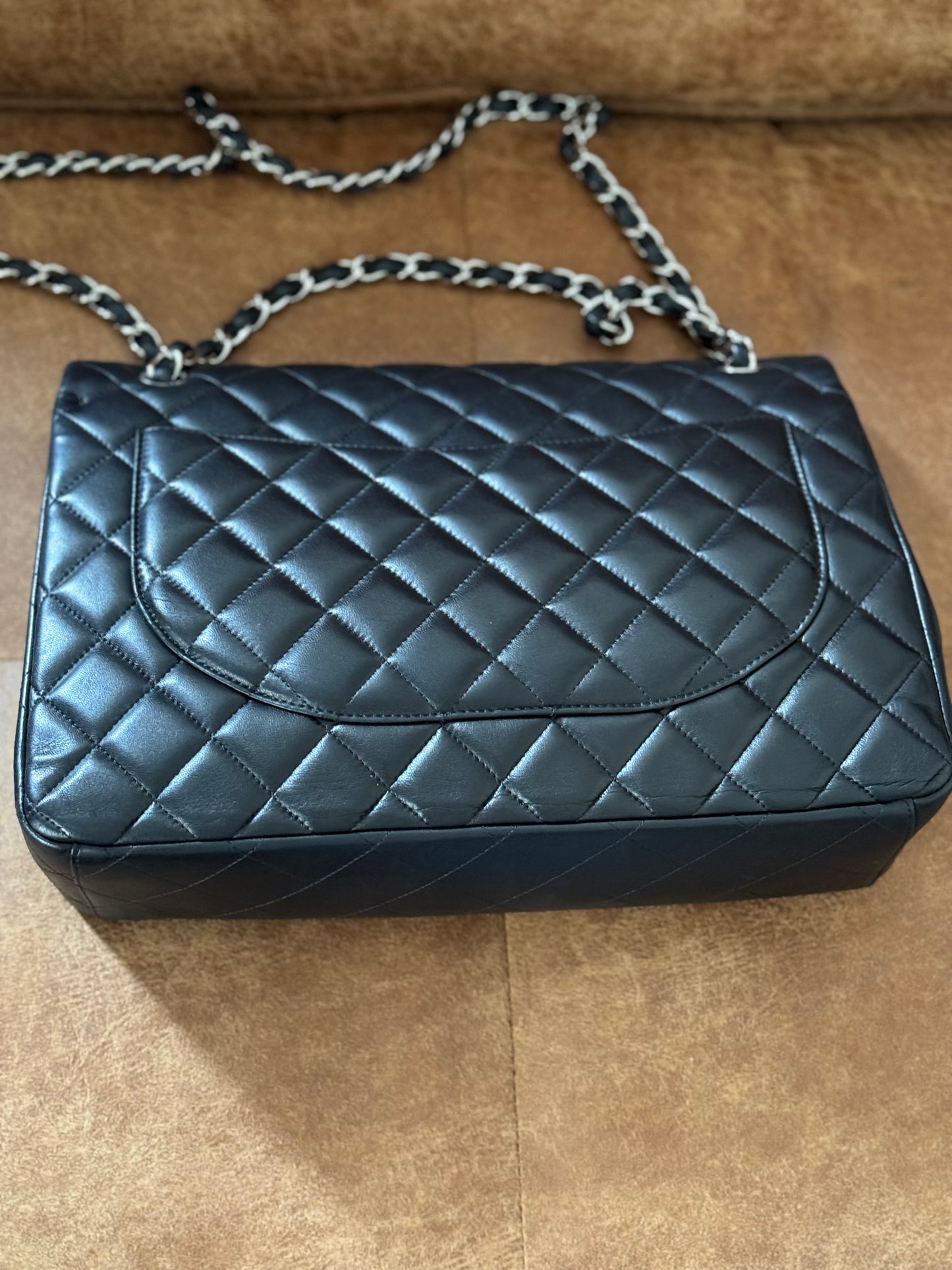 Chanel Maxi classica.