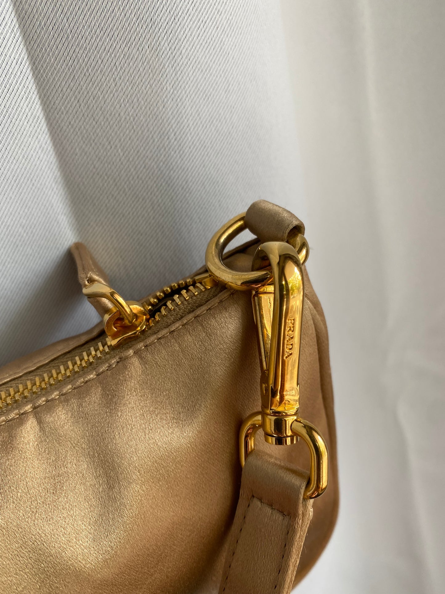 Prada in raso di seta Gold