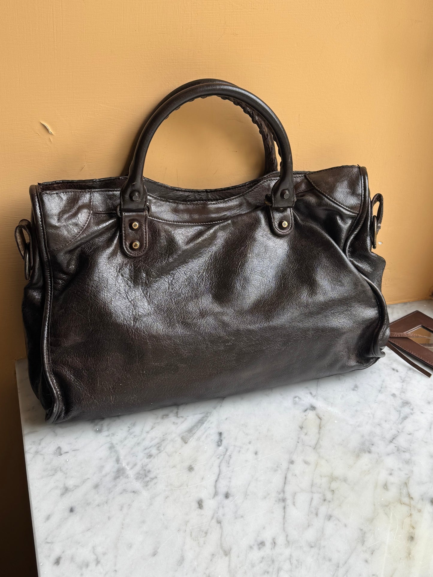 Balenciaga City cioccolato