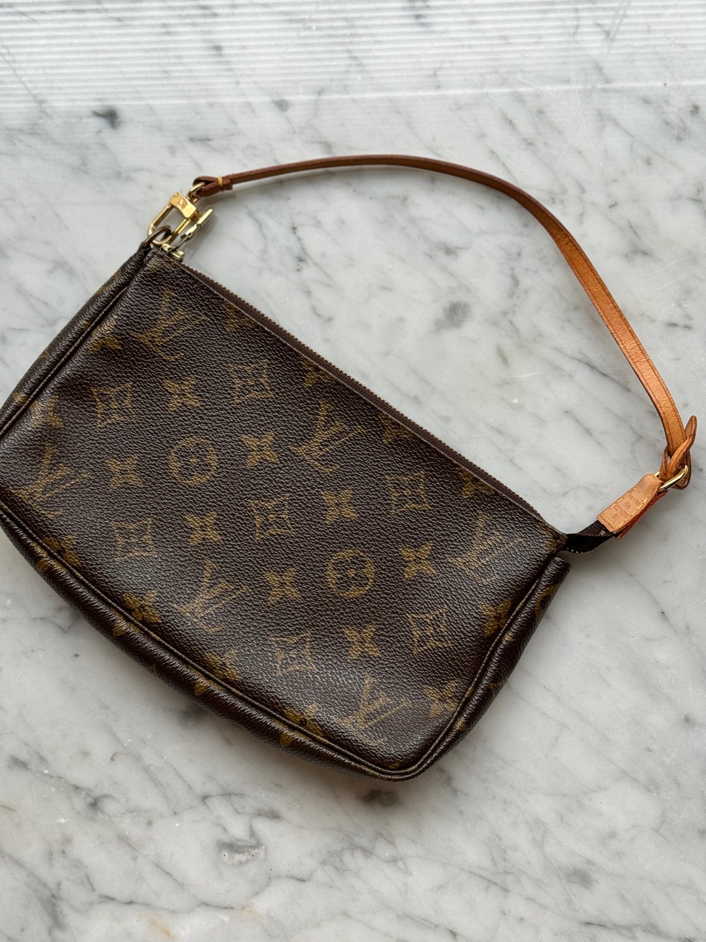 Pochette Louis Vuitton accessoire