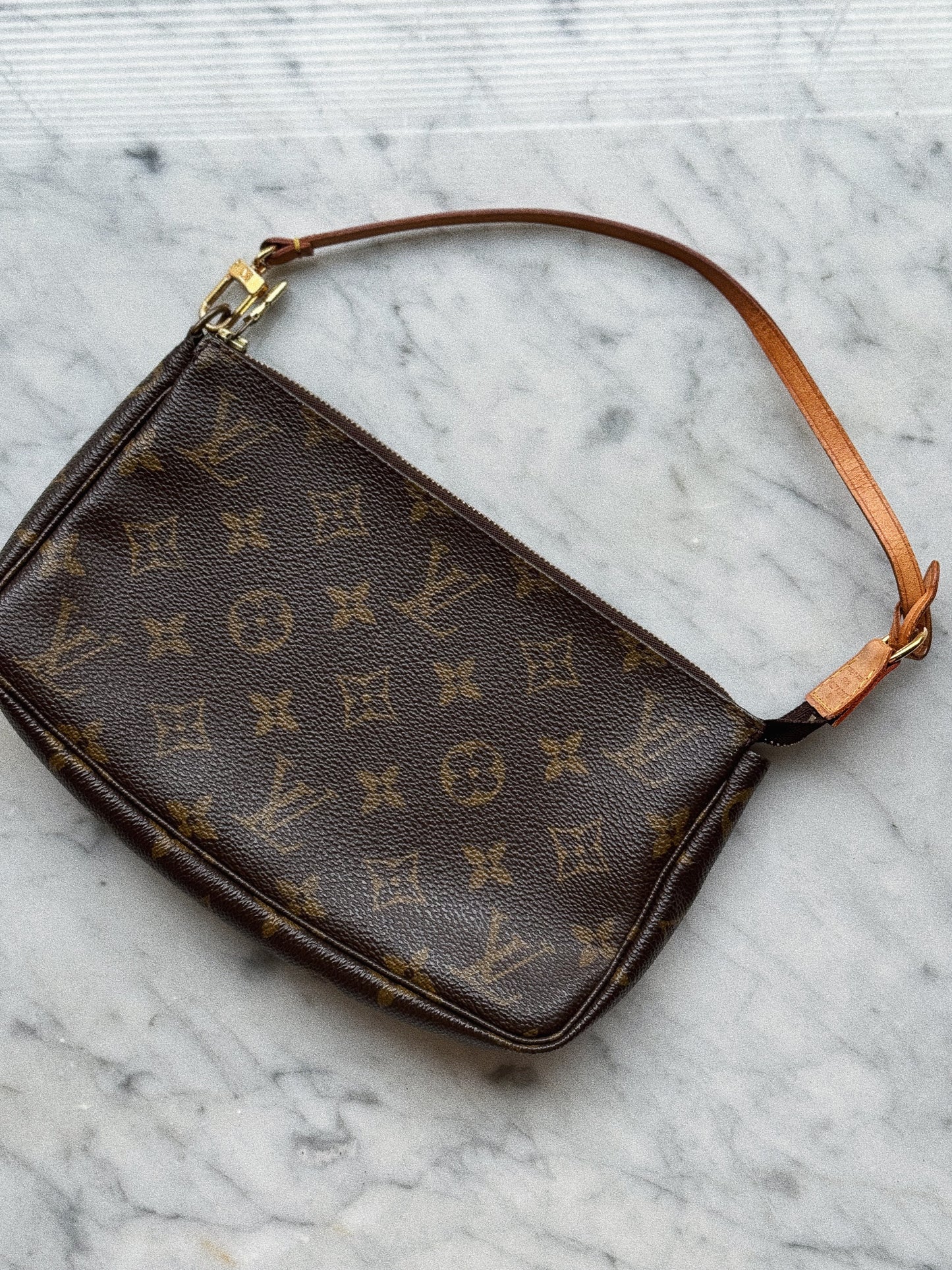 Pochette Louis Vuitton accessoire