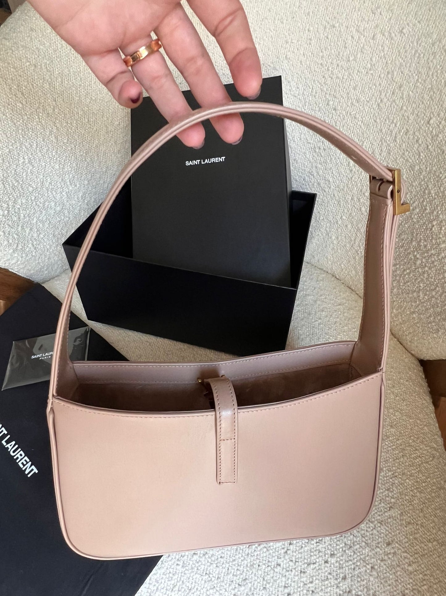 Saint Laurent Le 5 À 7 colore Rosy sand.