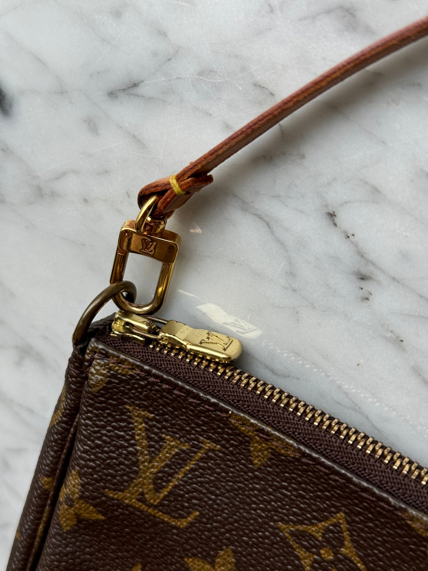 Pochette Louis Vuitton accessoire