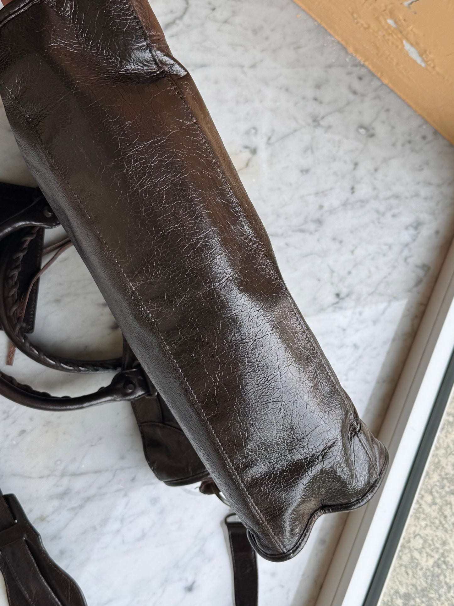 Balenciaga City cioccolato