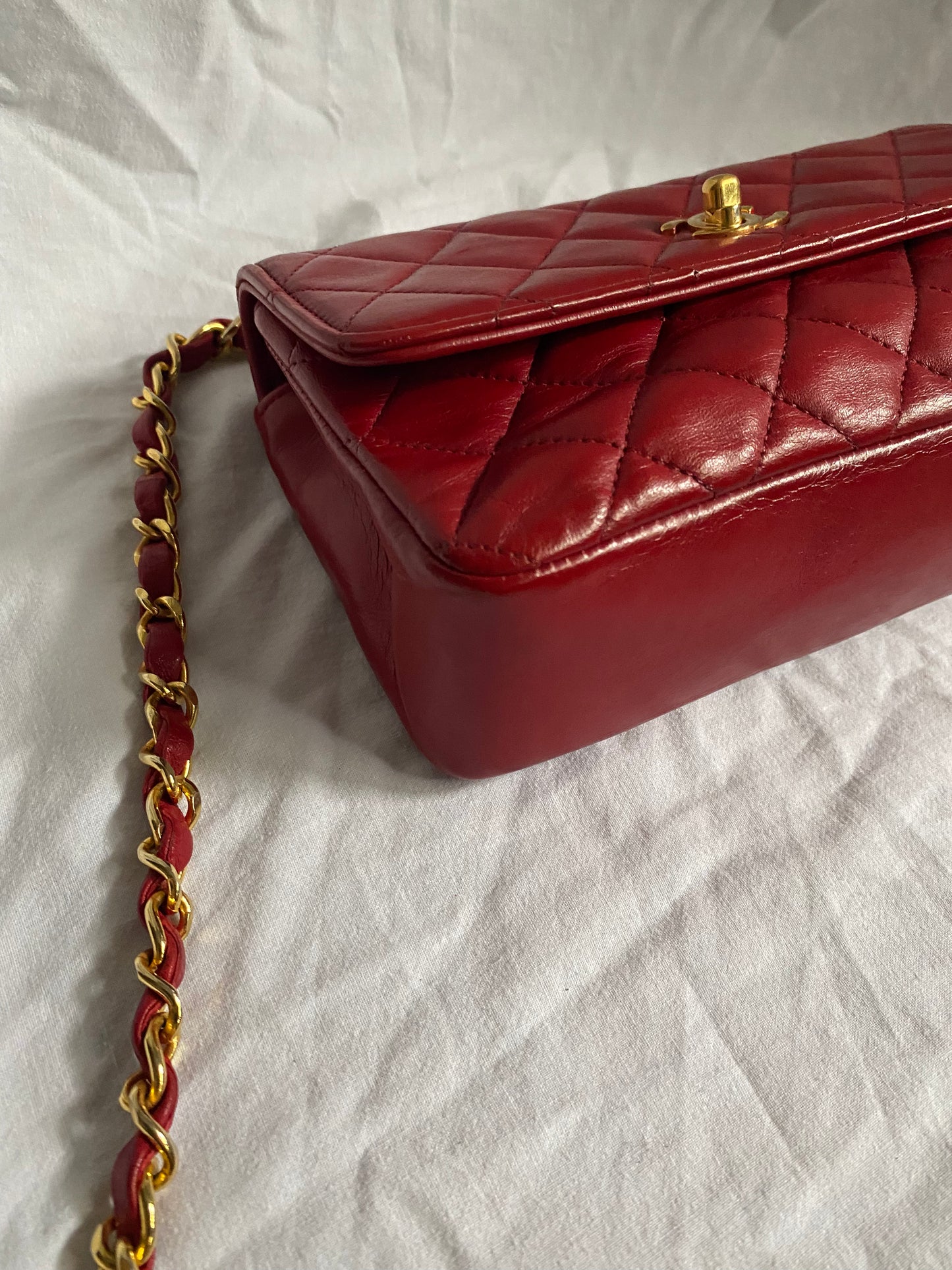 Chanel mini rossa in pelle