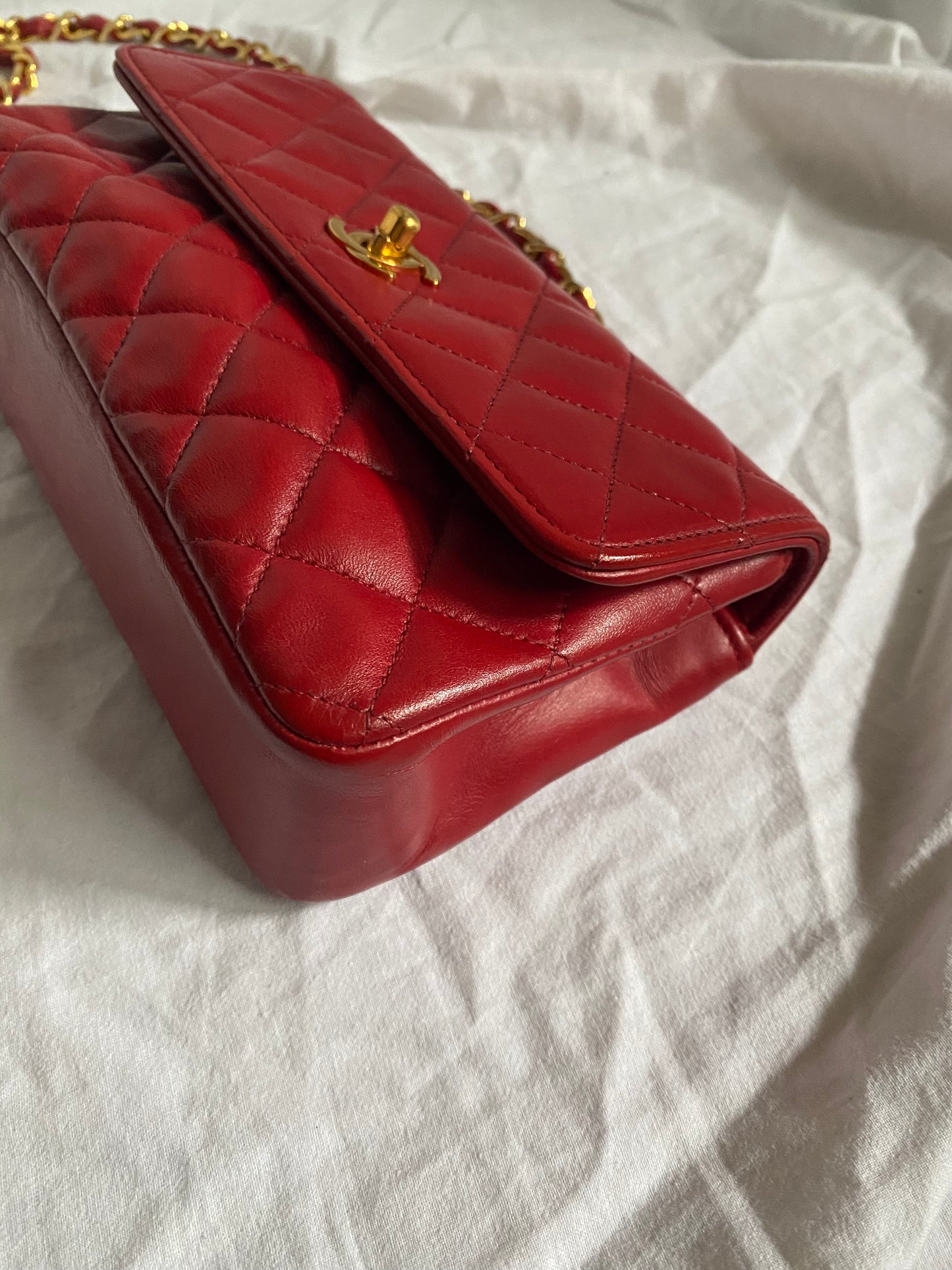 Chanel mini rossa in pelle