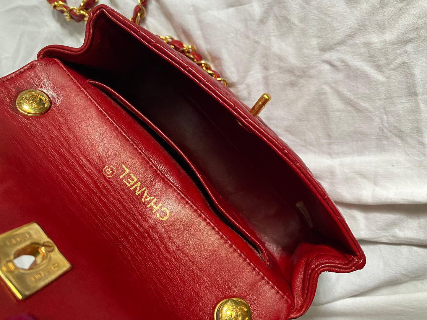 Chanel mini rossa in pelle