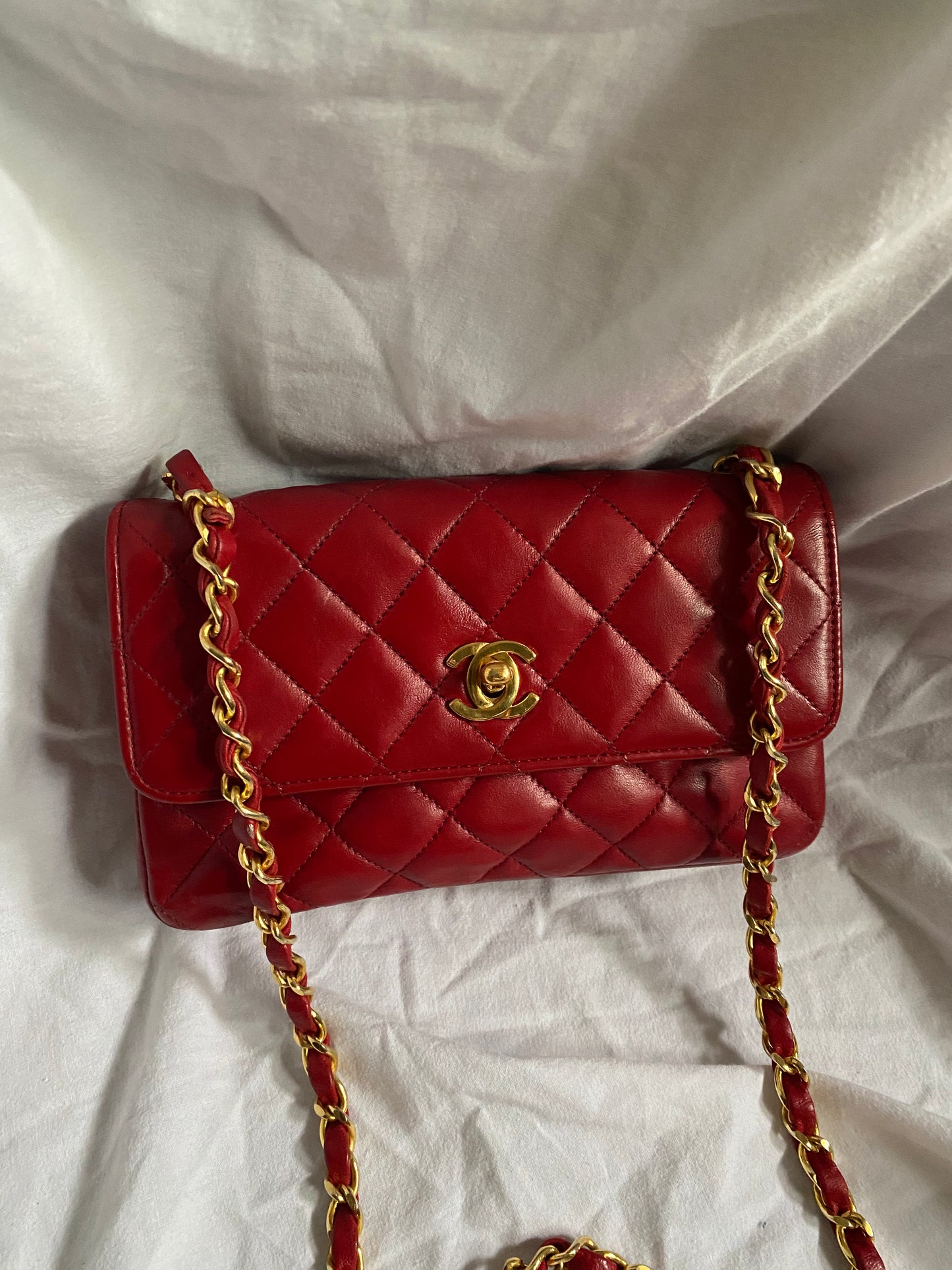 Chanel mini rossa in pelle