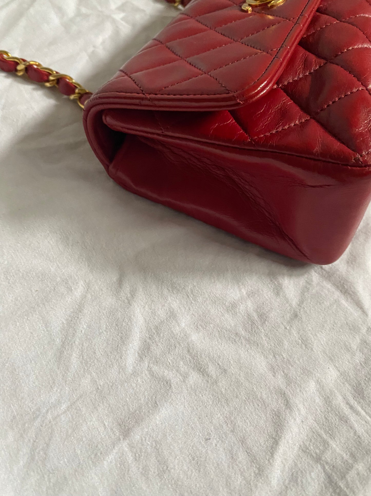 Chanel mini rossa in pelle