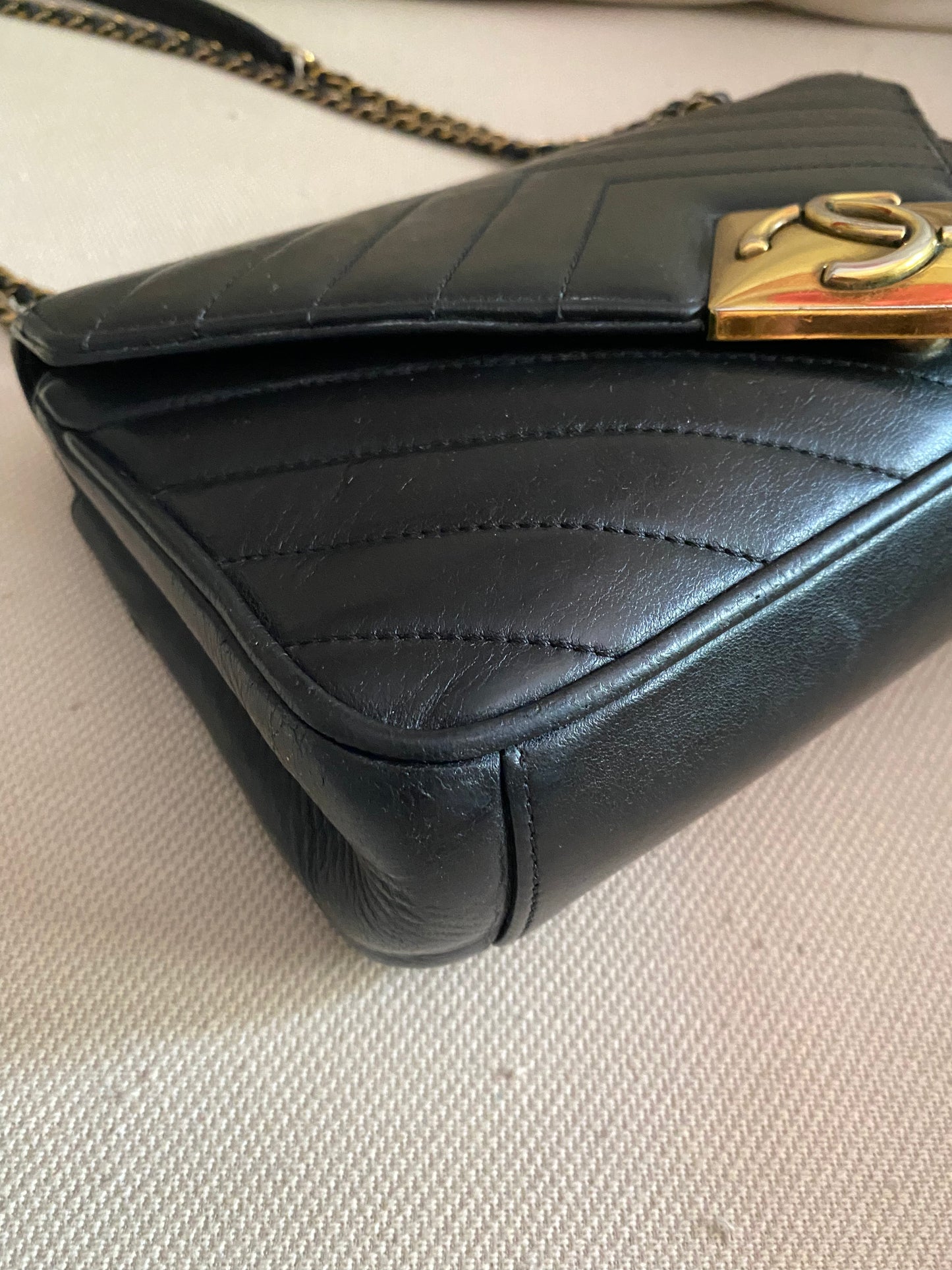 Chanel Chevron piramid nera