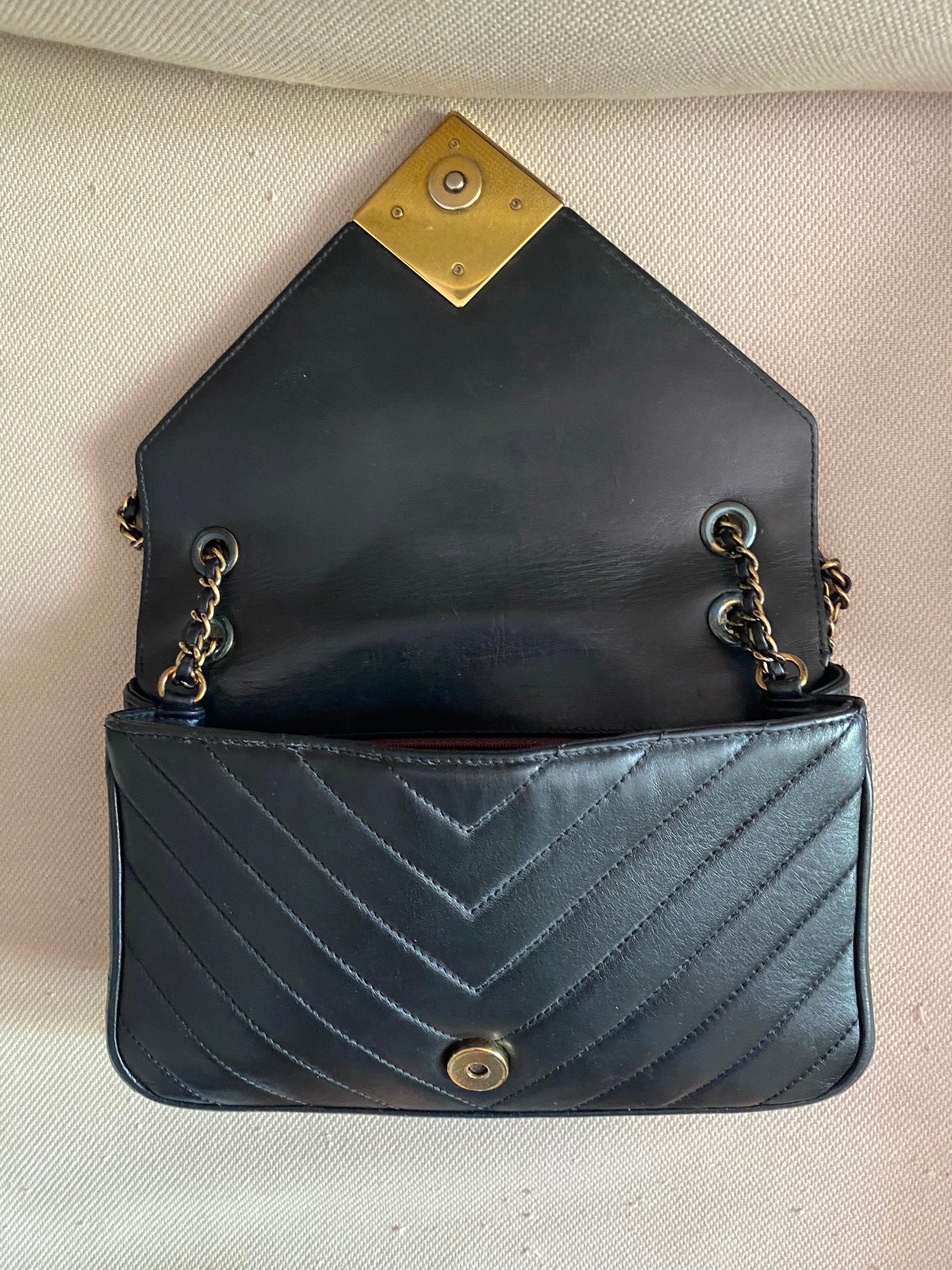 Chanel Chevron piramid nera