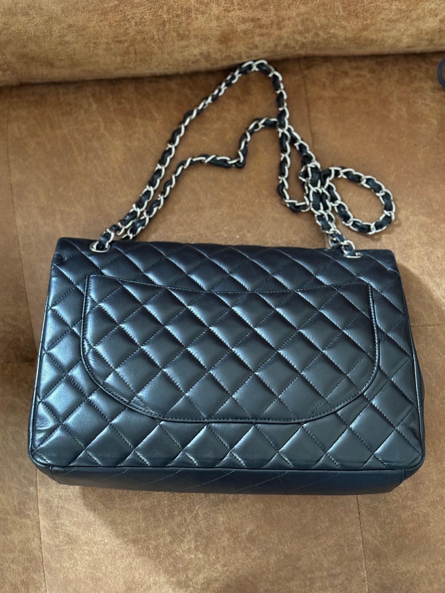Chanel Maxi classica.