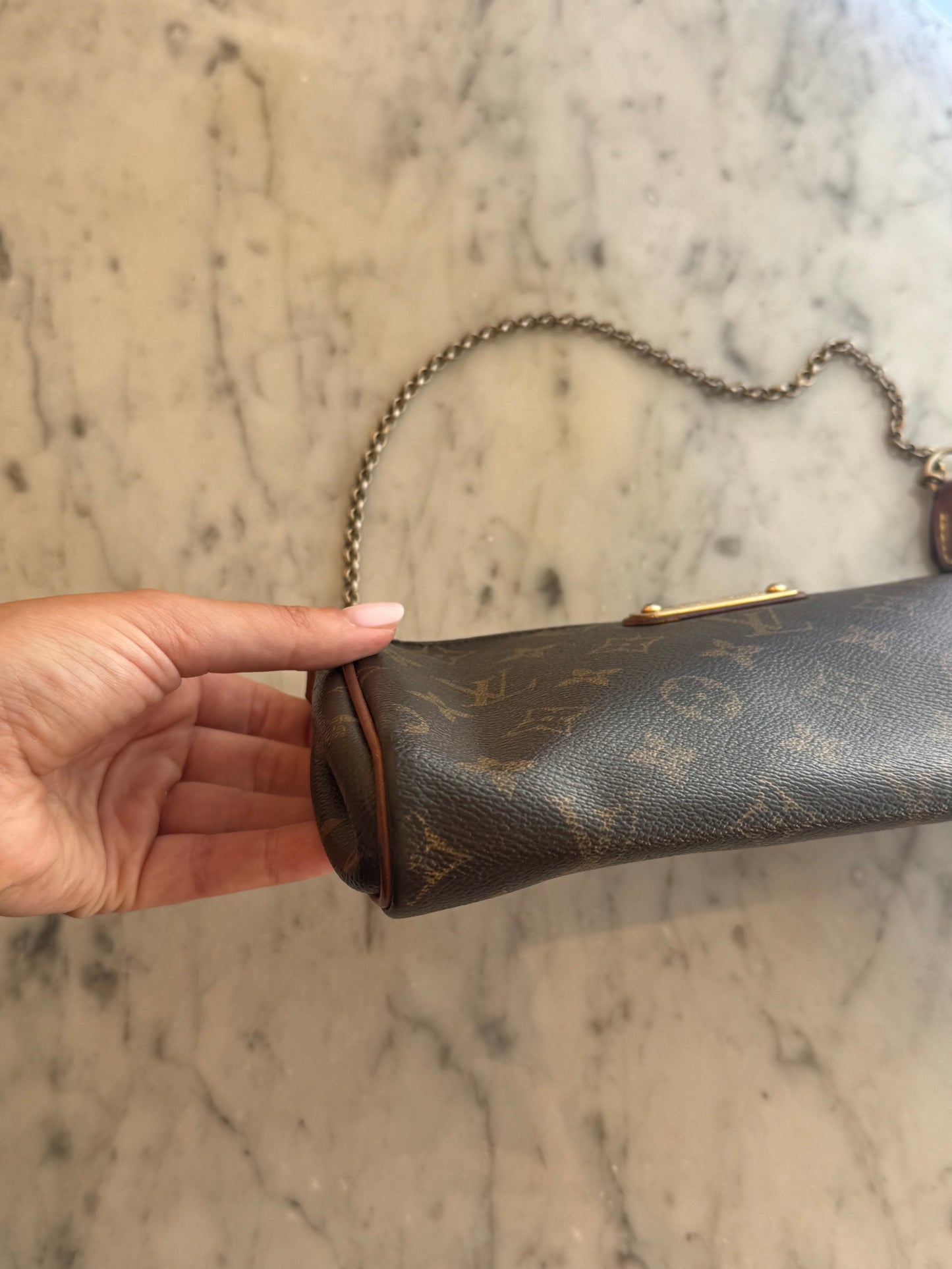 Pochette Eva Louis Vuitton