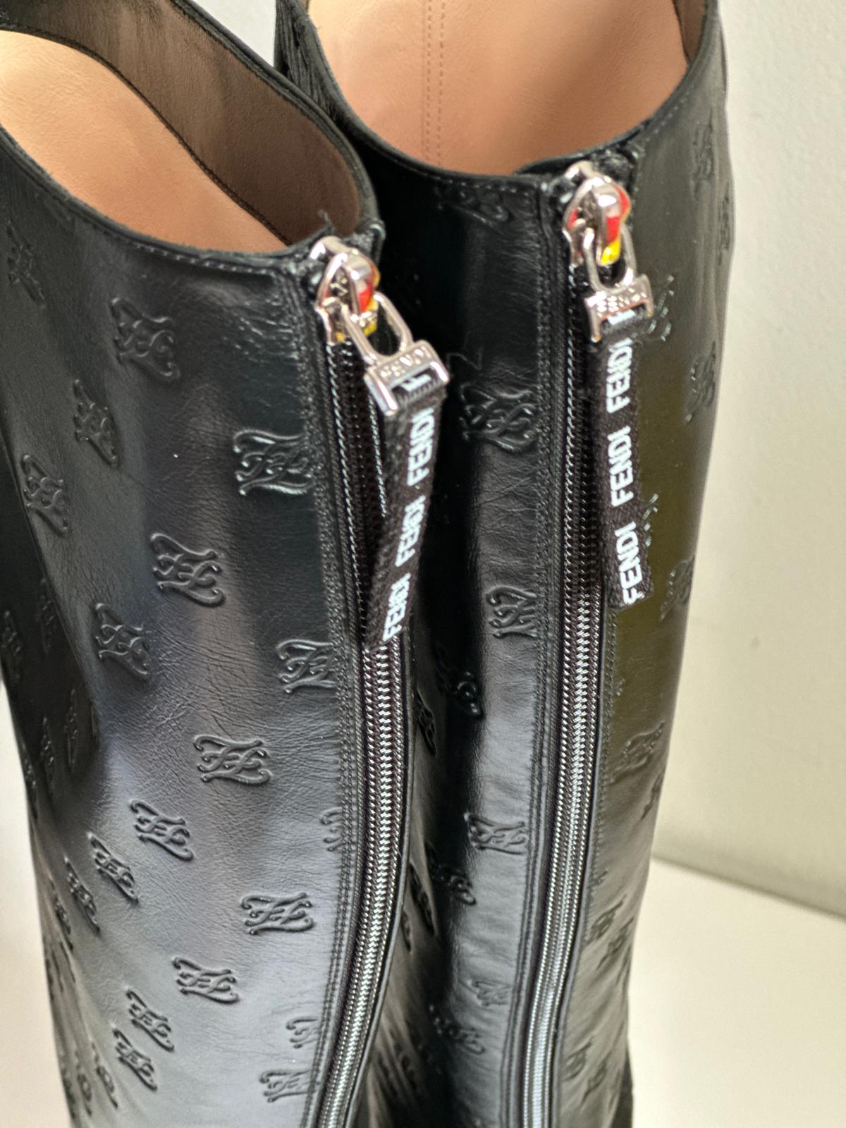 Stivali Fendi monogram