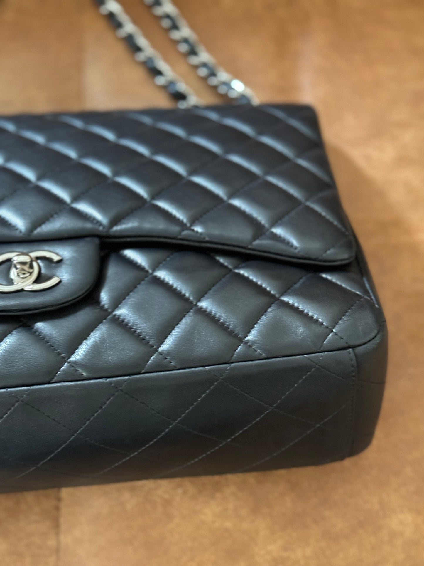 Chanel Maxi classica.