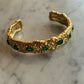 Bracciale rigido vintage con pietre verdi