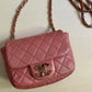 Chanel Mini rosa perlato con dettaglio gioiello