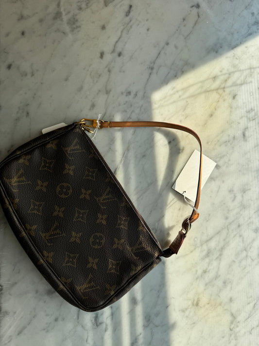 Louis Vuitton pochette Accessories