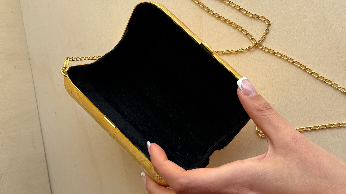 Gucci Vintage GG
Monogram Gold Minaudière
Clutch | Gold Hardware