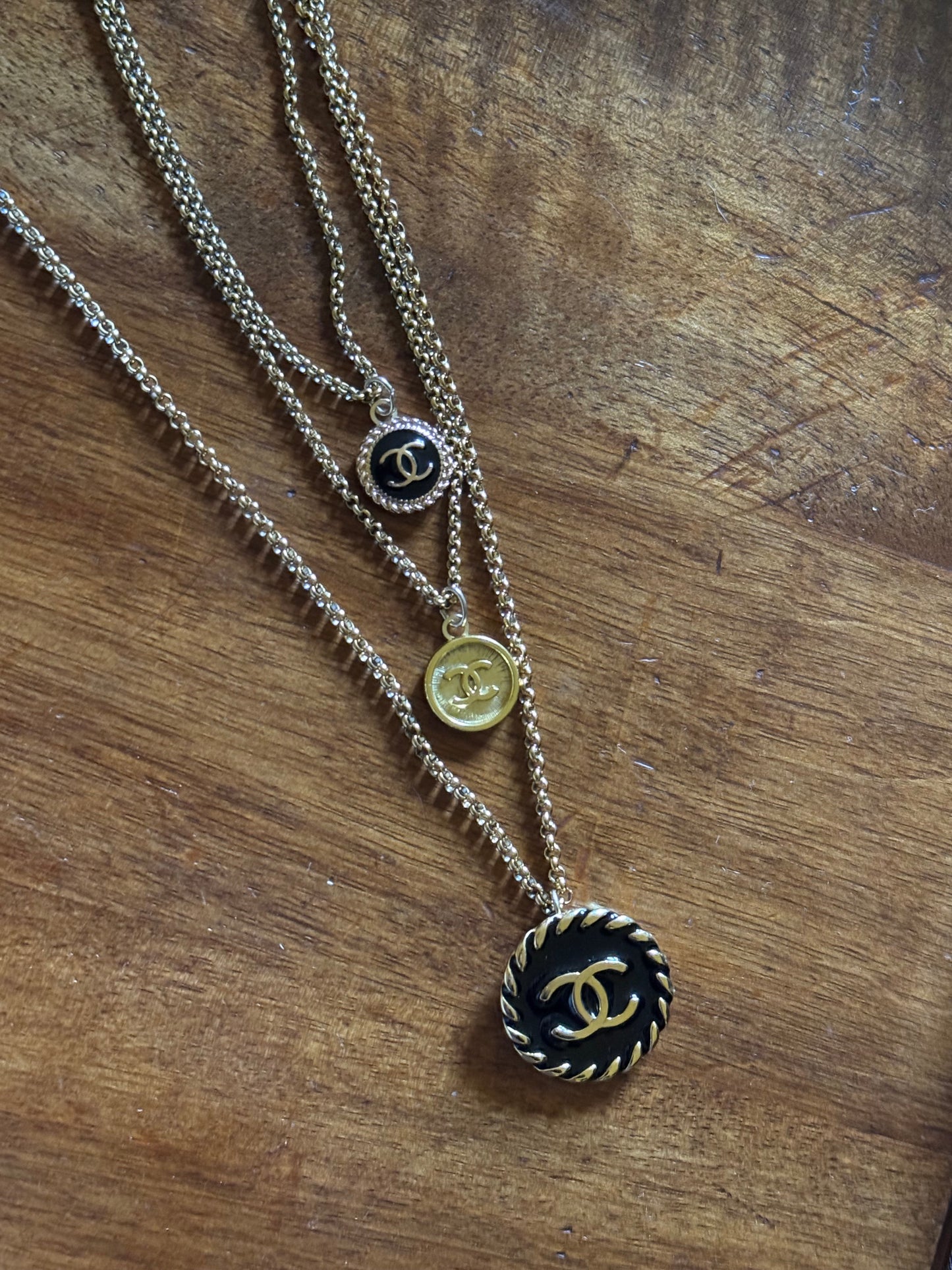 Collana con bottone vintage Chanel
