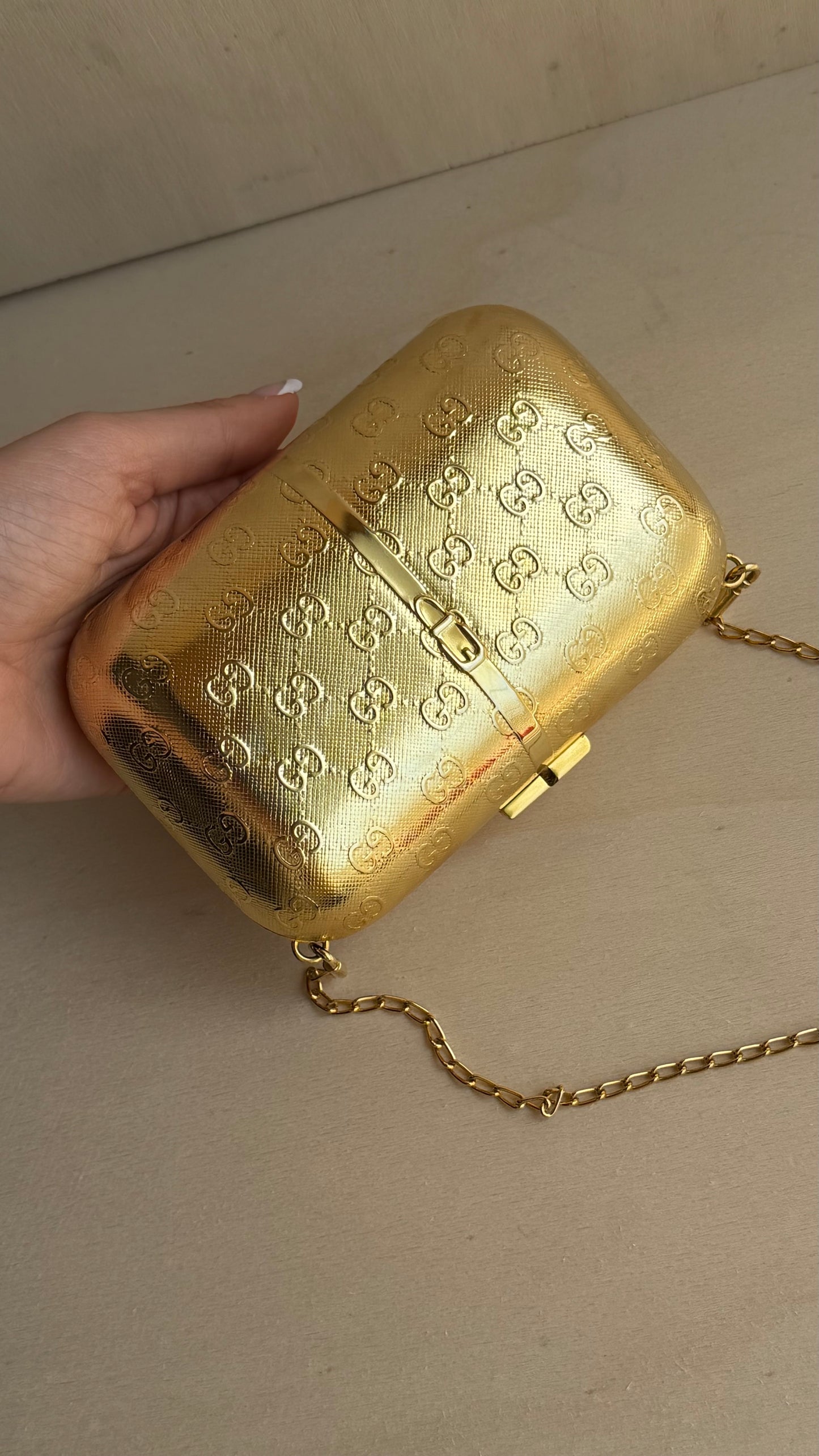 Gucci Vintage GG
Monogram Gold Minaudière
Clutch | Gold Hardware