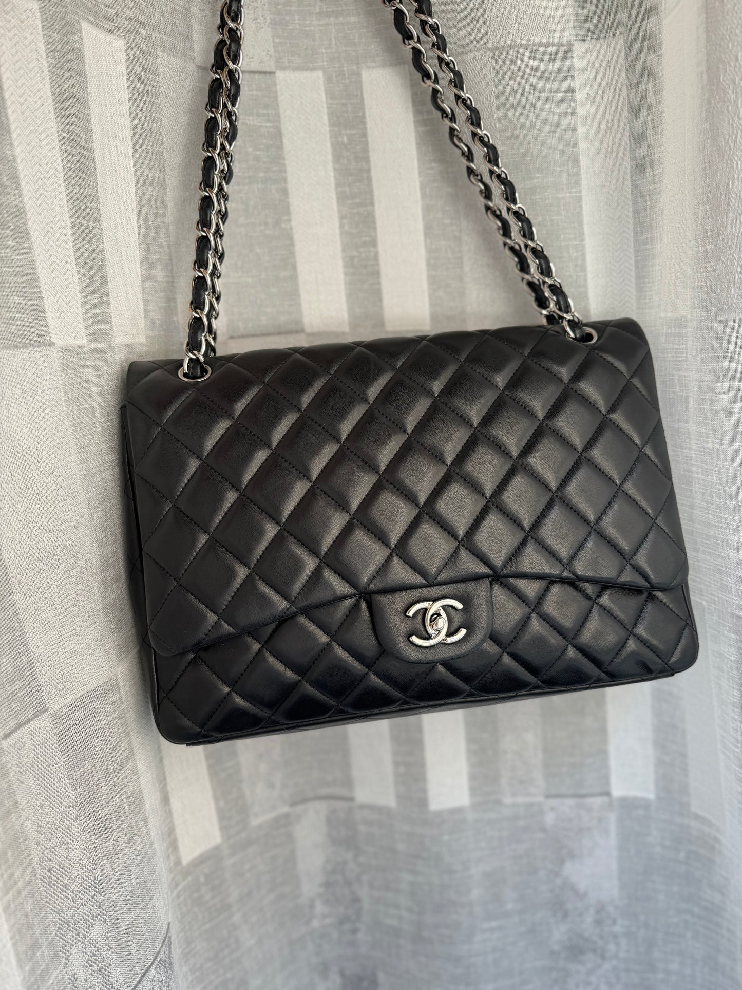 Chanel Maxi classica.