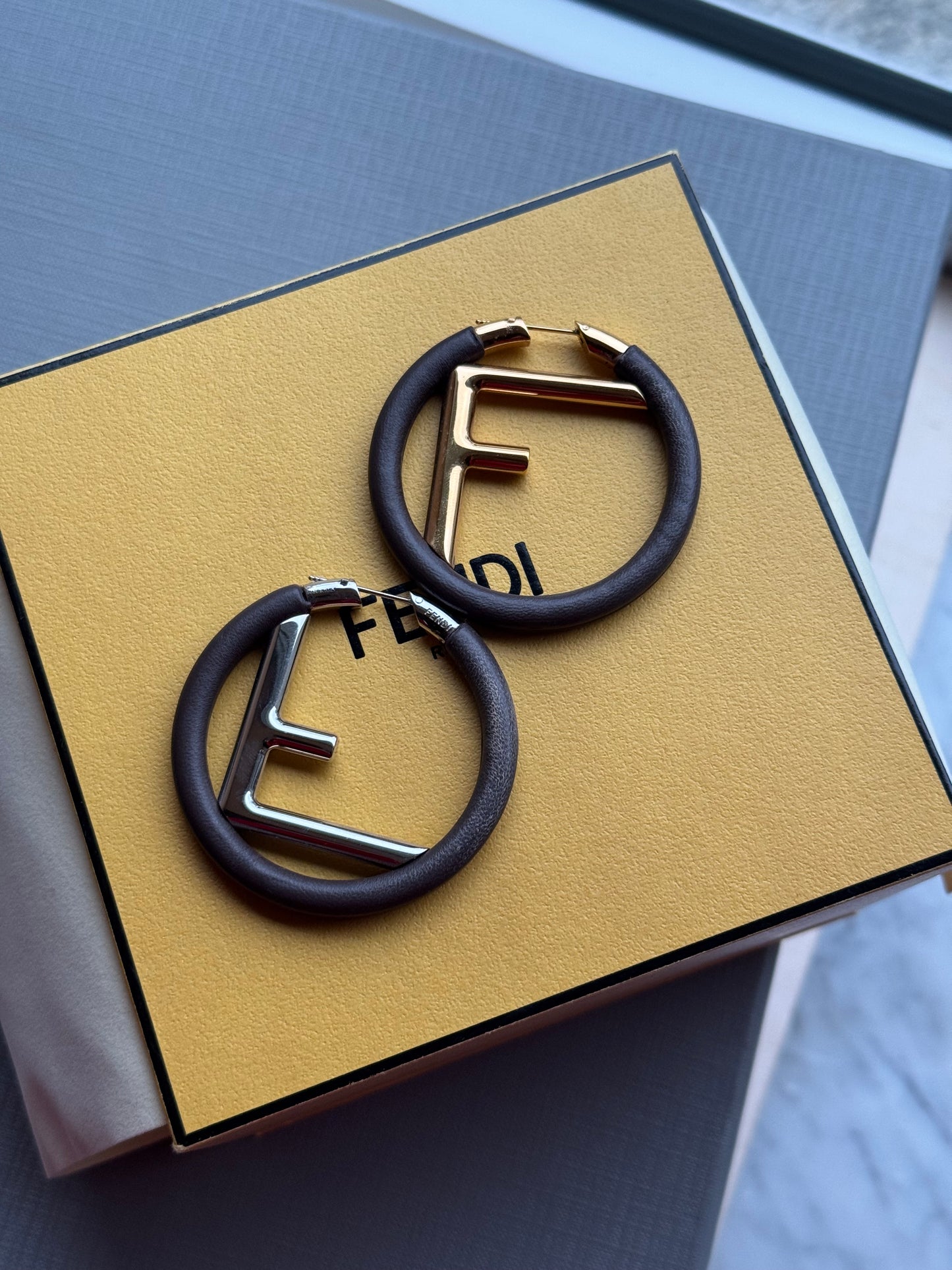 Orecchini Fendi