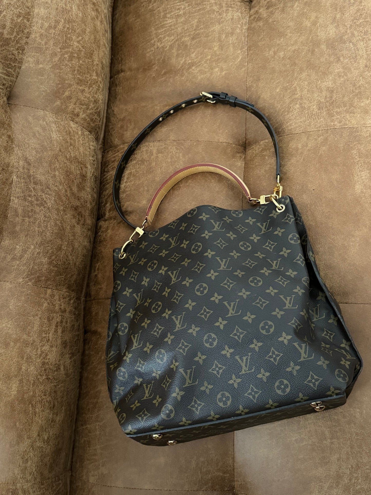 Louis Vuitton Metis hobo.
Monogram