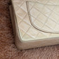 Chanel in pelle beige.