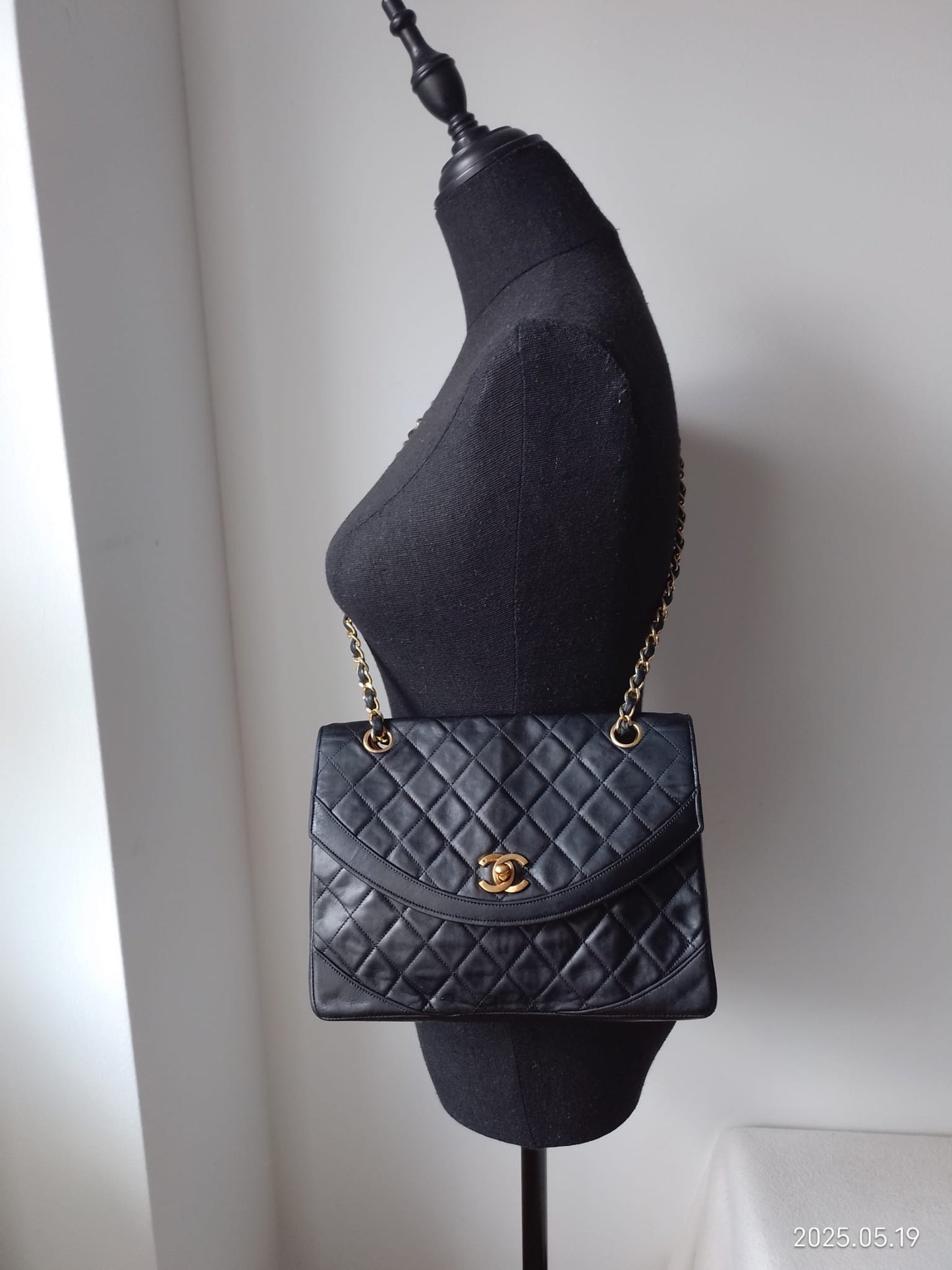 Chanel vintage black
