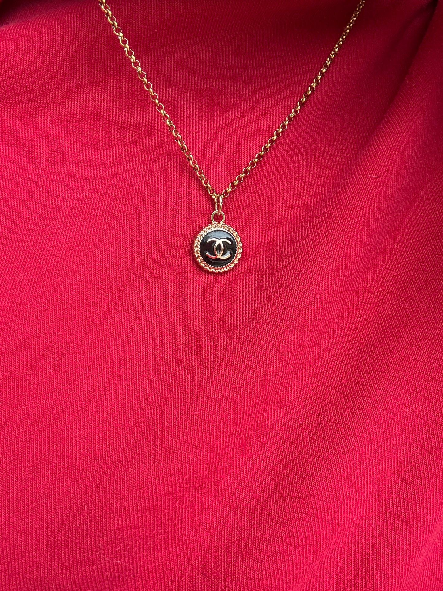 Collana con bottone Chanel