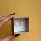 Orecchini con bottone Chanel