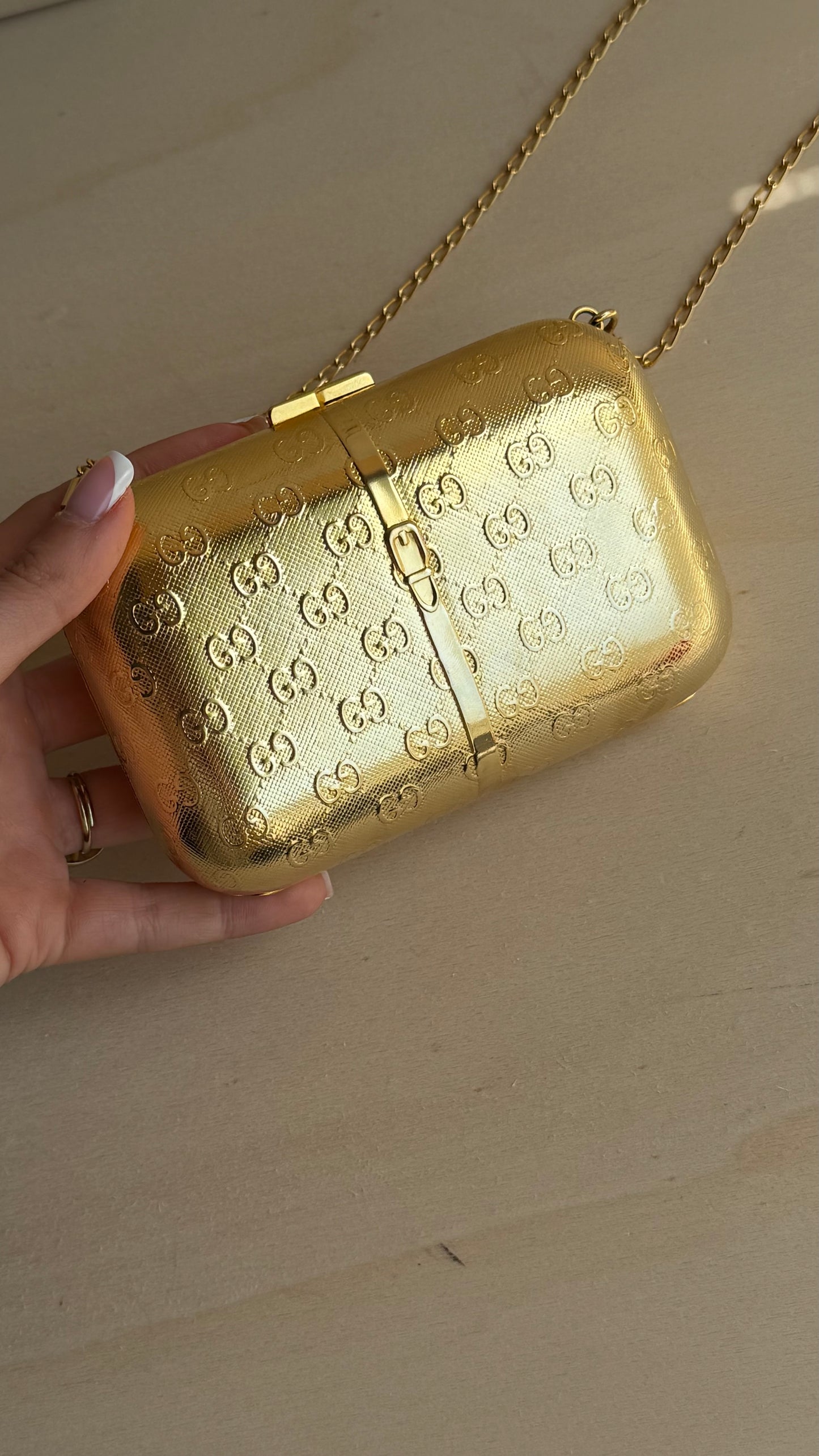 Gucci Vintage GG
Monogram Gold Minaudière
Clutch | Gold Hardware