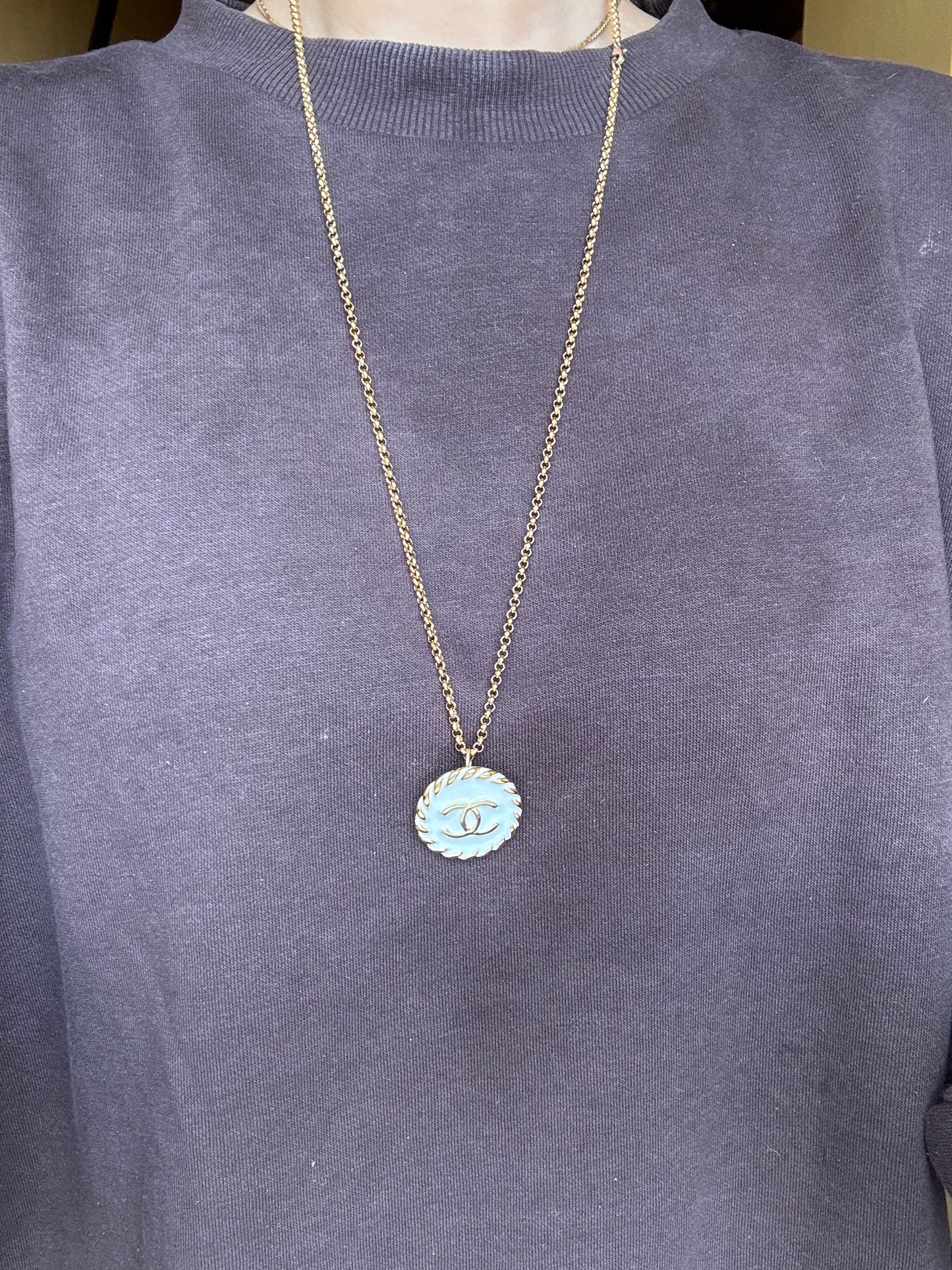 Collana con bottone Chanel