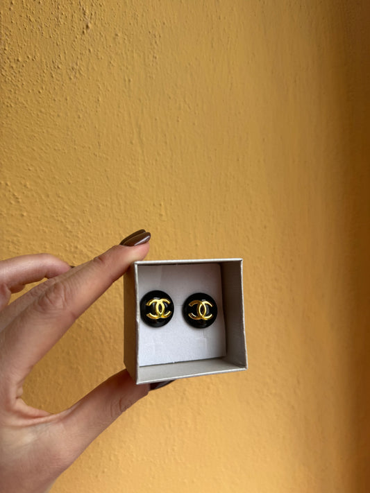 Orecchini Con bottoni Chanel