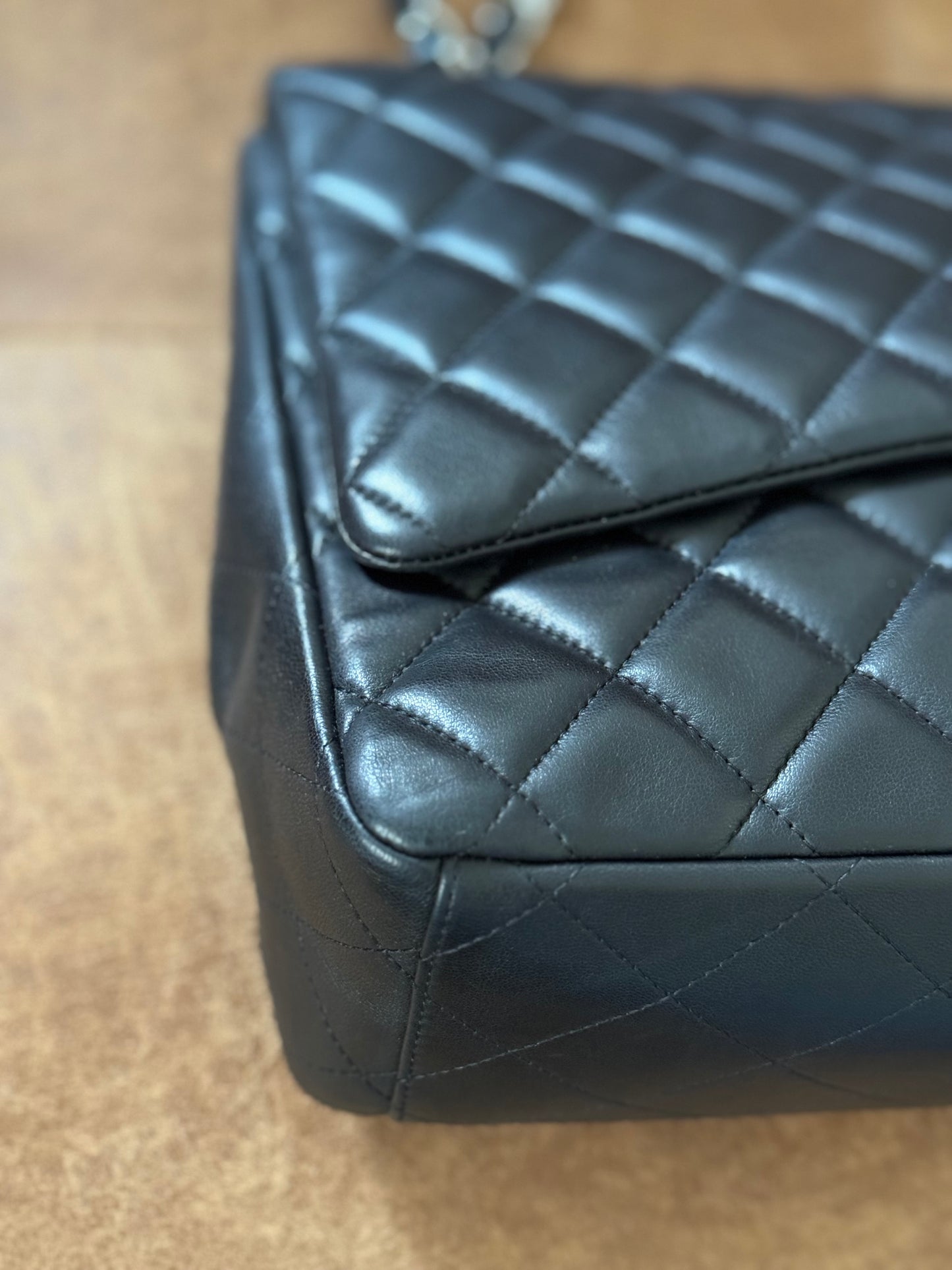 Chanel Maxi classica.