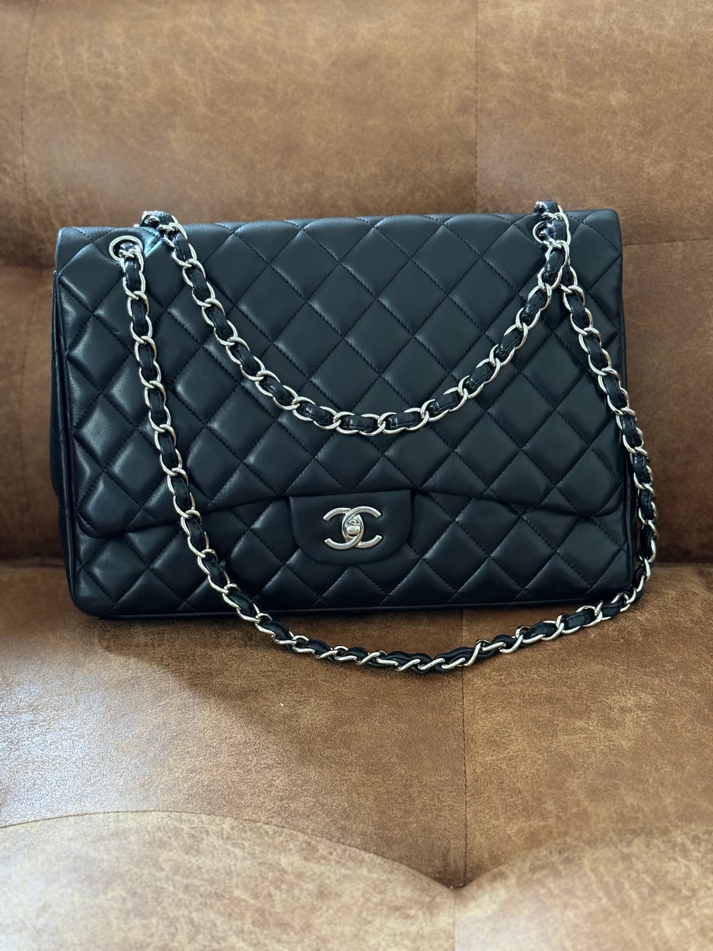 Chanel Maxi classica.